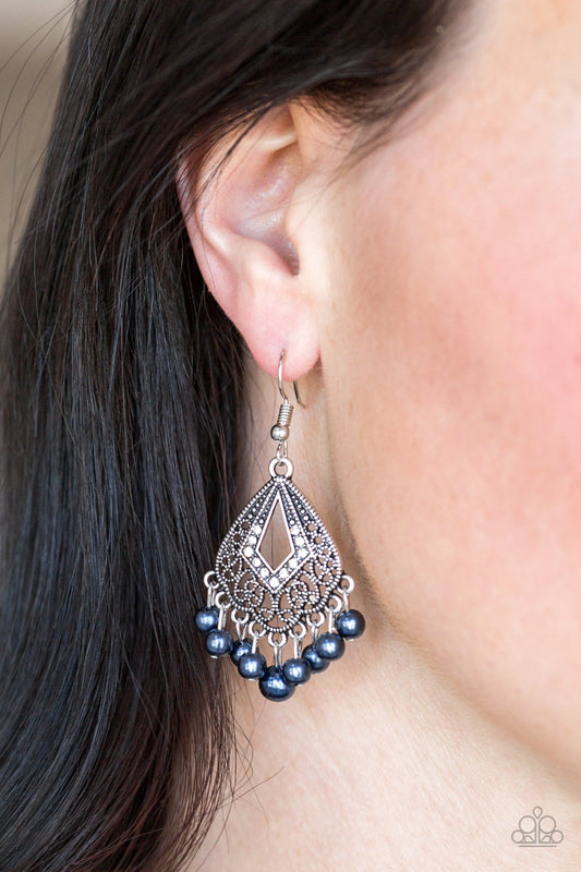 Gracefully Gatsby Blue Earring