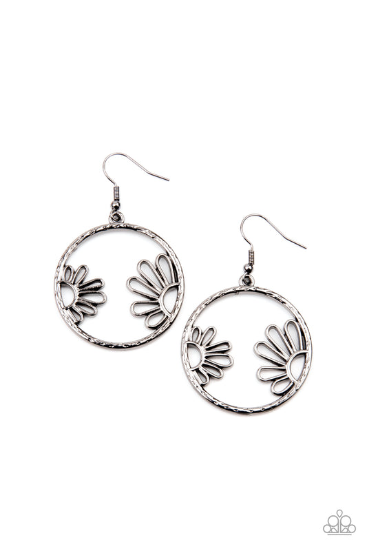 Demurely Daisy - Gunmetal Earrings